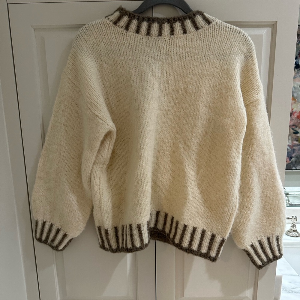 NWT, sweater size small
